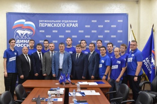 Дмитрий Махонин встретился с волонтерами партии «Единая Россия», вернувшимися из Северодонецка