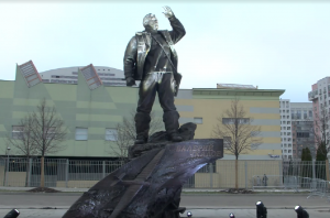 В Москве открыли памятник Валерию Чкалову