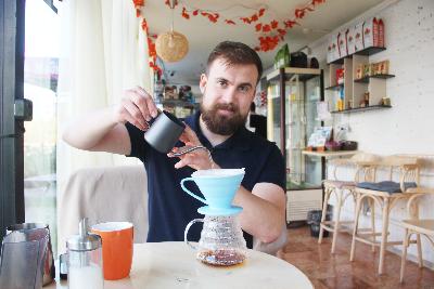 ИСТОРИЯ УСПЕХА «ПРО КОФЕ, ТУРИЗМ И ДРУГИЕ ПРИВЫЧКИ»