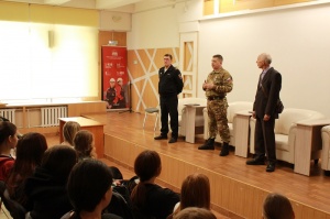 В Кудымкаре сотрудники полиции и общественники в рамках акции «Студенческий десант» встретились с учащимися среднего учебного заведения