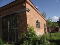 Продаётся нежилое здание с земельным участком.