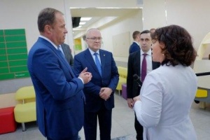 Игорь Комаров отметил важность развития социальной инфраструктуры в регионах округа