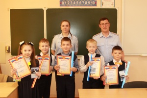 В Кудымкаре полицейские поощрили детей за участие в конкурсе детского творчества «Полицейский Дядя Стёпа»