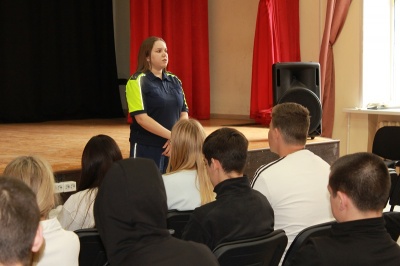 Урок правовой грамотности провели полицейские Кудымкара для студентов местного техникума