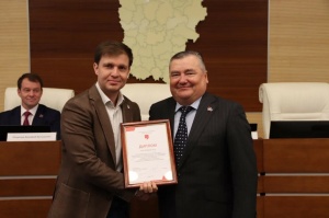 Председателю Думы Михаилу Петрову вручен Диплом от имени председателя Законодательного Собрания Пермского края Валерия Александровича Сухих