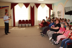 Сотрудники полиции посетили подшефное детское социальное учреждение