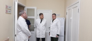 С Днем защитника Отечества бойцов, находящихся на лечении, поздравили главный федеральный инспектор по Пермскому краю и волонтеры