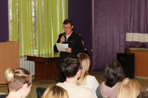 В Кудымкаре полицейские рассказали студентам о подвигах своих коллег.
