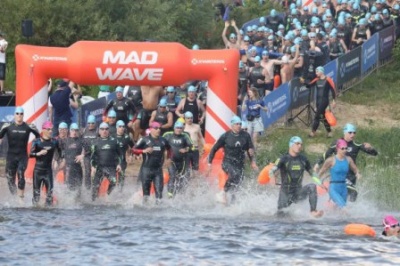 Полпред Игорь Комаров проплыл 5 км в рамках международной плавательной серии Х-Waters Volga 2022