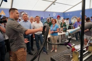 Игорь Комаров и Дмитрий Азаров осмотрели площадки "iВолги" и пообщались с участниками форума