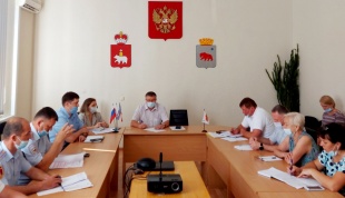 В администрации города Кудымкара состоялось совещание с руководителями учреждений краевого и федерального подчинения, начальниками структурных подразделений администрации города и руководителями коммунальных предприятий