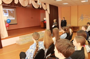 В Кудымкаре полицейские и общественники рассказали школьникам о героических поступках правоохранителей.