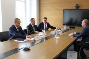 Игорь Комаров провел рабочую встречу с Генеральным консулом Республики Беларусь