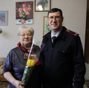 Кудымкарские полицейские поздравили с 8 Марта женщин - ветеранов органов внутренних дел