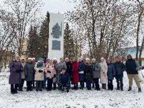 Не расстанусь с комсомолом, буду вечно молодым! 