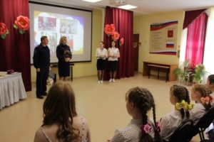 Сотрудники правоохранительных ведомств посетили детское социальное учреждение.