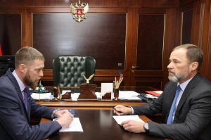 Игорь Комаров обсудил с участником программы «Время героев» Иваном Амировым итоги его стажировки