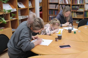 В Белоевской детской библиотеке семейный центр «Время для семьи» объединяет детей и родителей