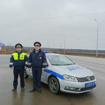Автоледи через социальные сети поблагодарила сотрудников кудымкарской Госавтоинспекции, оказавших ей помощь на дороге