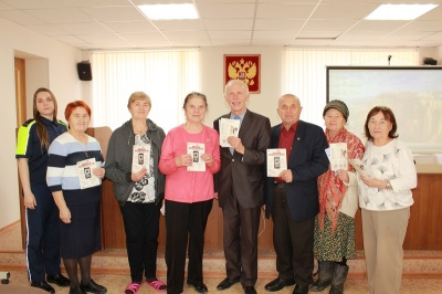 В Кудымкаре полицейские и общественники организовали профилактическое мероприятие для жителей пожилого возраста