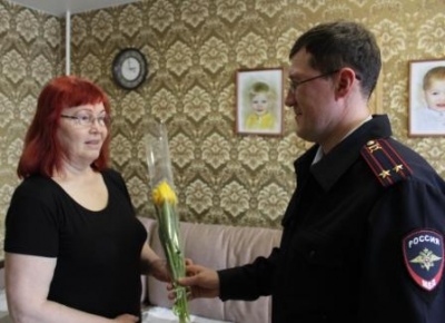 Кудымкарские полицейские поздравили с 8 Марта женщин - ветеранов органов внутренних дел