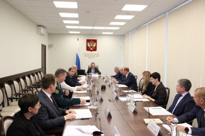 Игорь Комаров поручил выработать комплекс мер по противодействию нелегальной деятельности на финансовом рынке округа