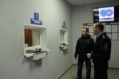 В Кудымкаре общественник проверил работу регистрационно-экзаменационного отделения