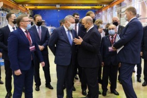 Михаил Мишустин и Игорь Комаров посетили завод двигателей «Пермские моторы»