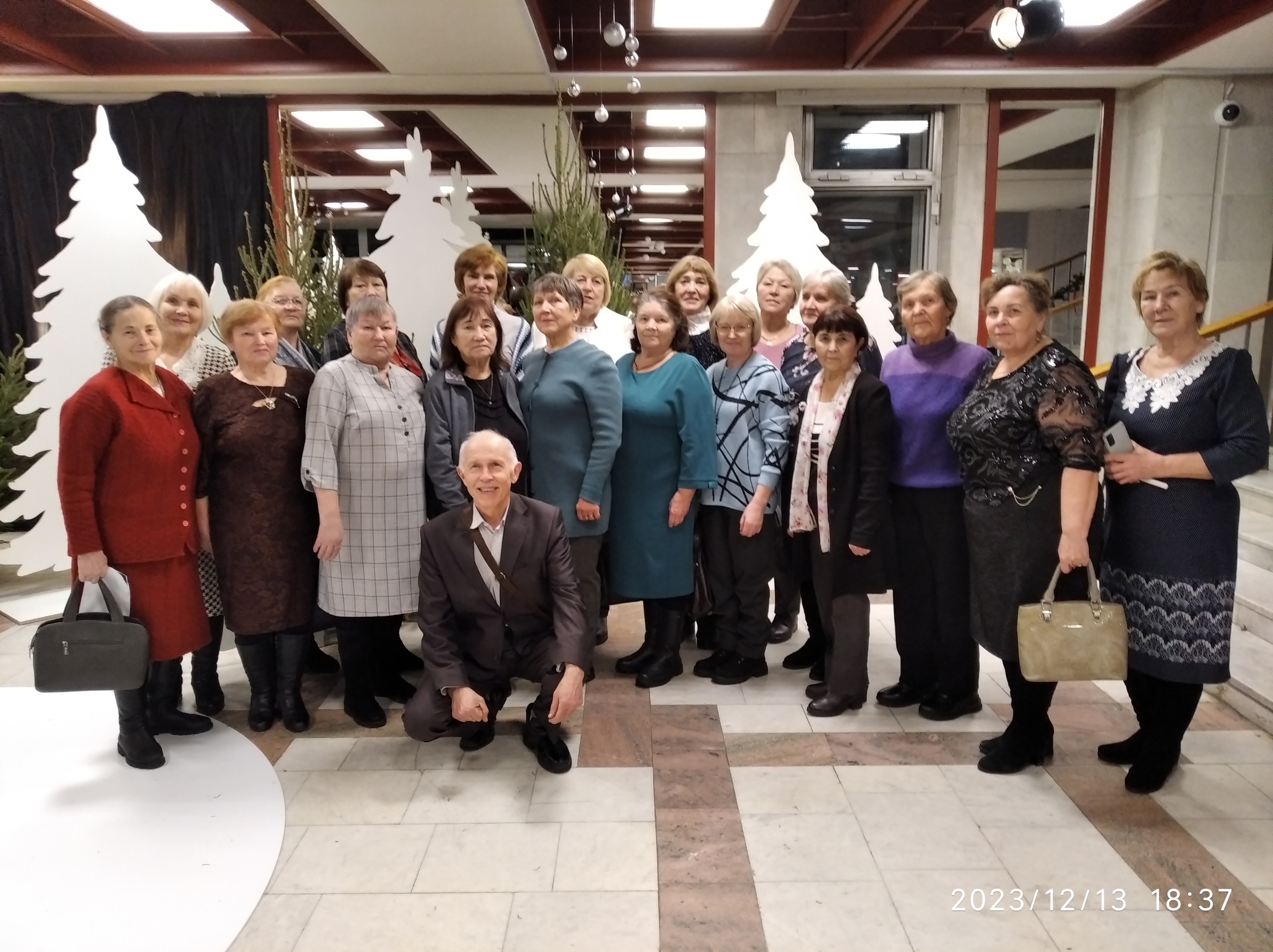 Театр поучает ...