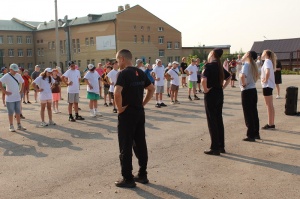 В Кудымкаре полицейские и общественники присоединились к акции «Зарядка со стражем порядка»