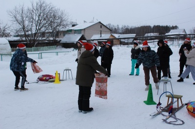 В Кудымкарском муниципальном округе правоохранители и подростки соревновались в спортивных эстафетах. 