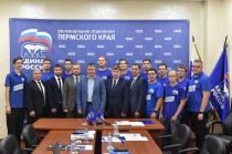 Дмитрий Махонин встретился с волонтерами партии «Единая Россия», вернувшимися из Северодонецка